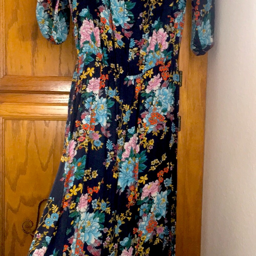 Forever 21 maxi dress w/cold shoulder 3/4 sleeves